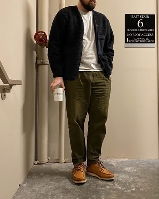 Black Fleece Bomber Jacket Outfits For Men: A black fleece bomber jacket and olive chinos are a combination that every stylish guy should have in his wardrobe. Want to play it up on the shoe front? Introduce tobacco leather casual boots to the mix.