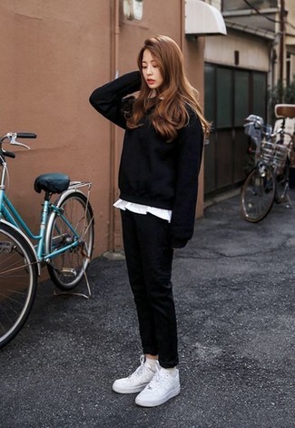 Black Sweatshirt Outfits For Women: 
