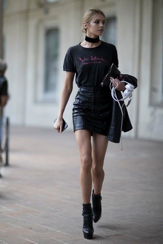 Black Leather Button Skirt Outfits: Go for a simple but at the same time casually stylish option marrying a black print crew-neck t-shirt and a black leather button skirt. Want to go all out with footwear? Complement this ensemble with black chunky leather ankle boots.