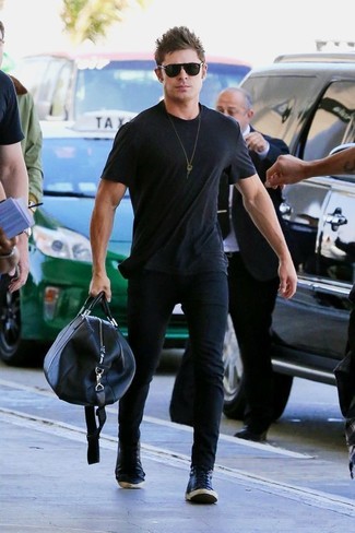 Black Leather High Top Sneakers Outfits For Men: A black crew-neck t-shirt and black chinos are among the key elements in any modern gent's great casual wardrobe. Puzzled as to how to round off? Introduce a pair of black leather high top sneakers to the equation to change things up a bit.
