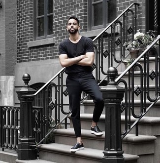 Black Leather Slip-on Sneakers Outfits For Men: This pairing of a black crew-neck t-shirt and black chinos offers comfort and practicality and helps you keep it simple yet contemporary. Complete this outfit with a pair of black leather slip-on sneakers and the whole outfit will come together.