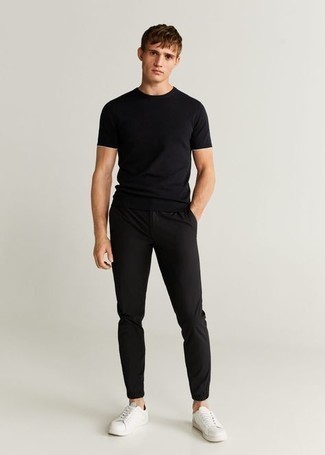 Black Chinos with Black Crew-neck T-shirt Casual Hot Weather Outfits In Their 20s: A black crew-neck t-shirt and black chinos married together are the ideal combination for gentlemen who appreciate casual looks. White canvas low top sneakers work amazingly well with this outfit. If you frequently wonder how to dress as a younger gent, this getup is a practical example.