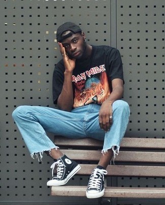 Light Blue Jeans with Black High Top Sneakers Hot Weather Outfits For Men  In Their 20s (5 ideas & outfits) | Lookastic