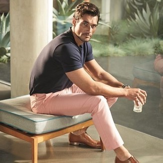 Pink Dress Pants with Socks Outfits For Men (4 ideas & outfits