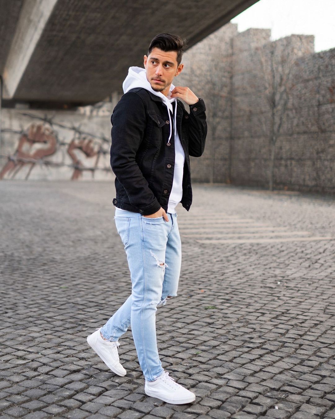 Men's Blue Denim Jacket, Black Sweatshirt, Navy Skinny Jeans, White Leather  Low Top Sneakers | Lookastic