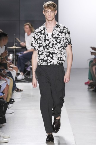 Black Floral Short Sleeve Shirt Outfits For Men: 