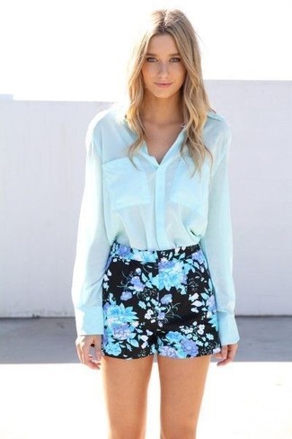 Black and White Floral Shorts Outfits For Women: 