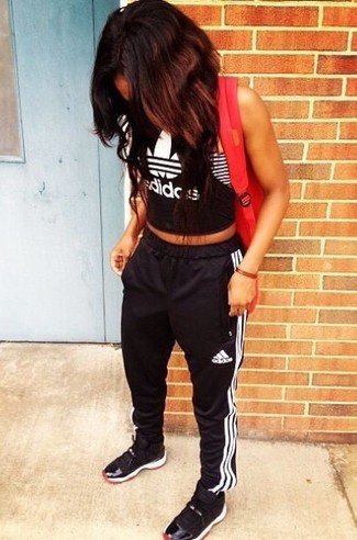 Black and White Vertical Striped Sweatpants Outfits For Women: 