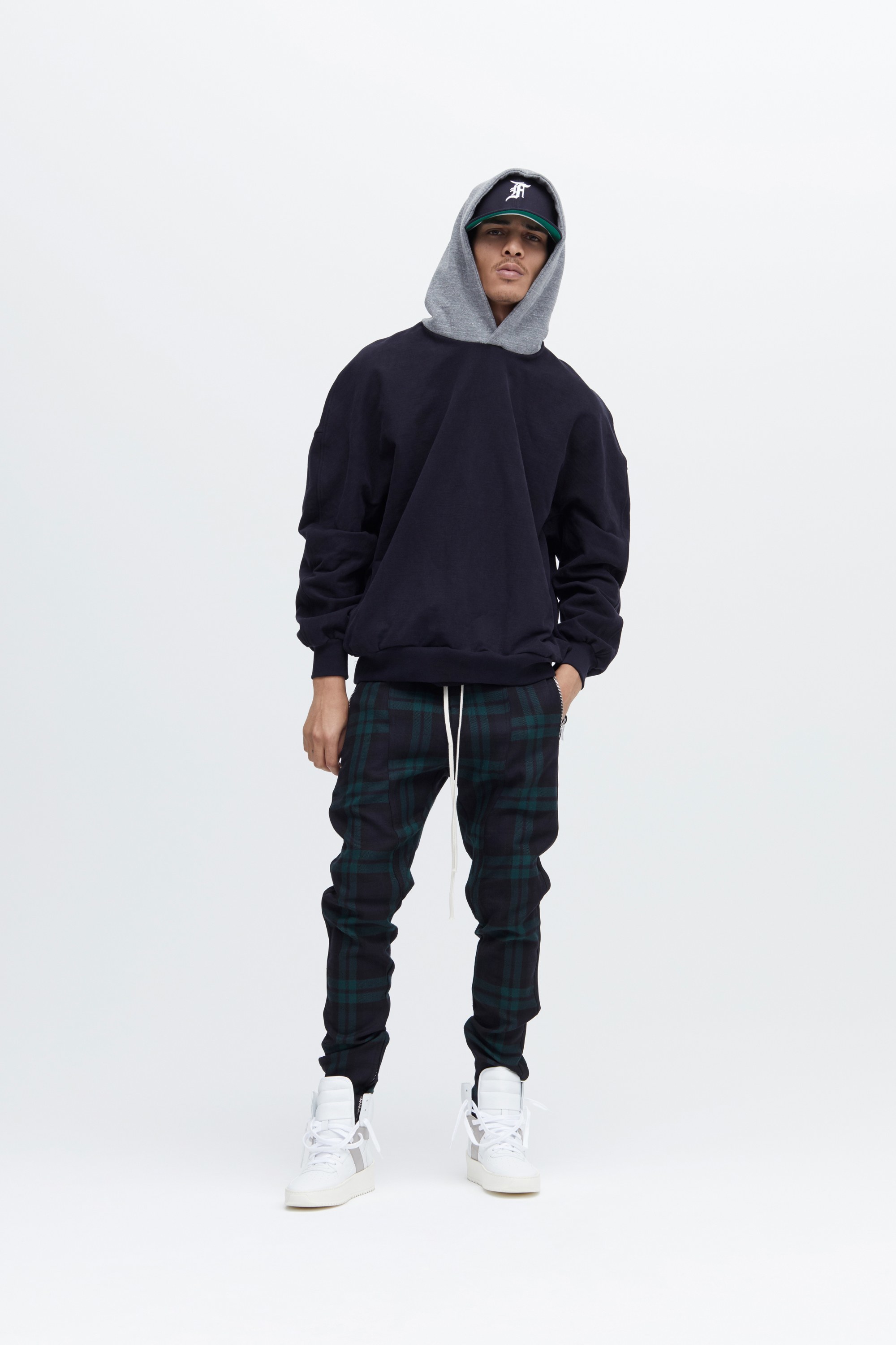 Black Hoodie with Sweatpants Relaxed Spring Outfits For Men In