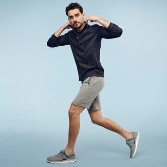 Grey Sports Shorts Outfits For Men: If you put practicality above all else, choose a black hoodie and grey sports shorts. The whole look comes together when you introduce grey athletic shoes to this getup.