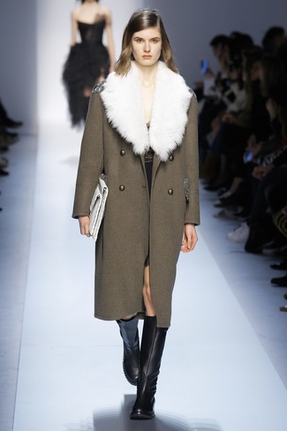 Brown Fur Collar Coat Outfits: 