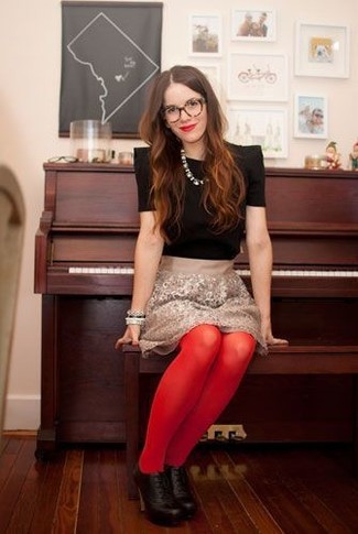 Red Tights Outfits: 