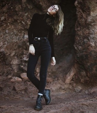 Black Leather Lace-up Flat Boots Outfits For Women: 