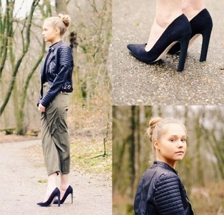 Black and Tan Suede Pumps Outfits: You'll be amazed at how super easy it is to put together this relaxed look. Just a black leather biker jacket and olive dress pants. Finishing with a pair of black and tan suede pumps is the most effective way to add a little flair to this ensemble.