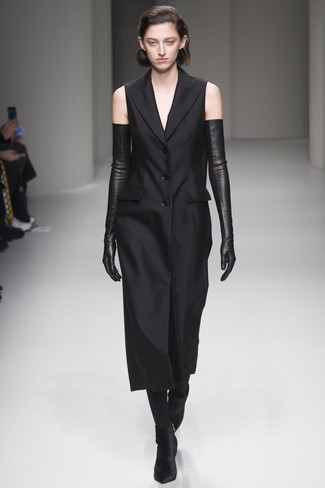 Black Leather Long Gloves Outfits: 