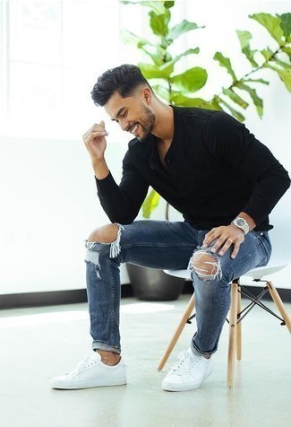 Navy Ripped Jeans Outfits For Men: A black long sleeve henley shirt and navy ripped jeans are a good combo to have in your casual sartorial arsenal. White canvas low top sneakers are a fail-safe way to bring a dash of polish to your getup.