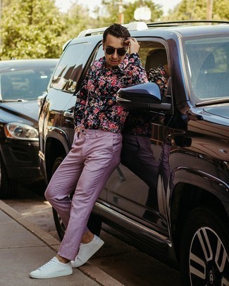 Black Floral Long Sleeve Shirt Outfits For Men: If you're on the lookout for an off-duty and at the same time dapper ensemble, go for a black floral long sleeve shirt and purple chinos. Add white leather low top sneakers to the mix and off you go looking killer.