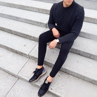 Black Low Top Sneakers with Skinny Jeans Outfits For Men: 