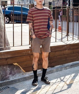 Brown Denim Shorts Outfits For Men: 