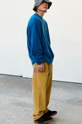 Yellow Chinos Outfits: 