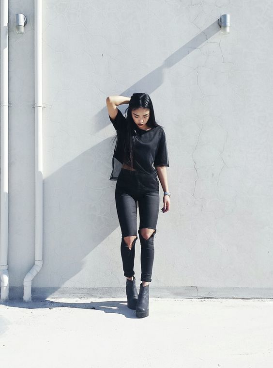 Black Mesh Crew-neck T-shirt Outfits For Women (9 ideas & outfits) |  Lookastic