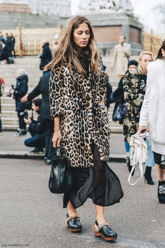 Beige Leopard Fur Coat Outfits: 