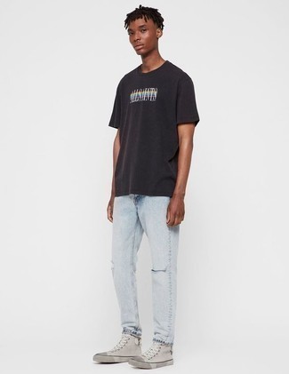 Men's Black Print Crew-neck T-shirt, Light Blue Ripped Jeans, Grey Canvas High Top Sneakers