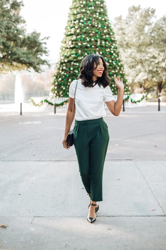 Olive Tapered Pants Outfits For Women: 