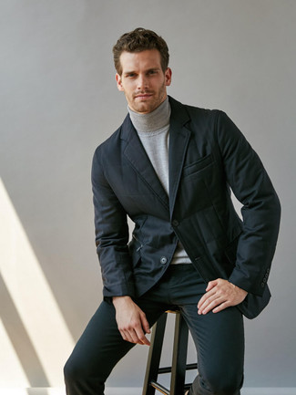 Grey Turtleneck Outfits For Men: Go for a simple but casual and cool option in a grey turtleneck and black skinny jeans.
