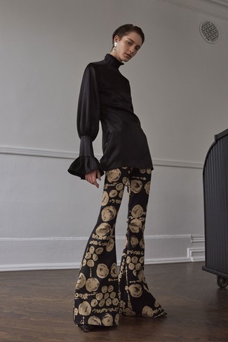 Black Flare Pants Outfits: This combination of a black satin long sleeve blouse and black flare pants is a good getup for off duty. Round off with a pair of black leather pumps to tie the whole thing together.