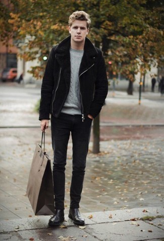 Black Shearling Jacket Outfits For Men: A black shearling jacket and black jeans are worth being on your list of indispensable casual styles. And if you wish to instantly class up your outfit with a pair of shoes, why not complement this look with a pair of black leather chelsea boots?