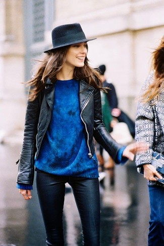 Blue Oversized Sweater Outfits: 