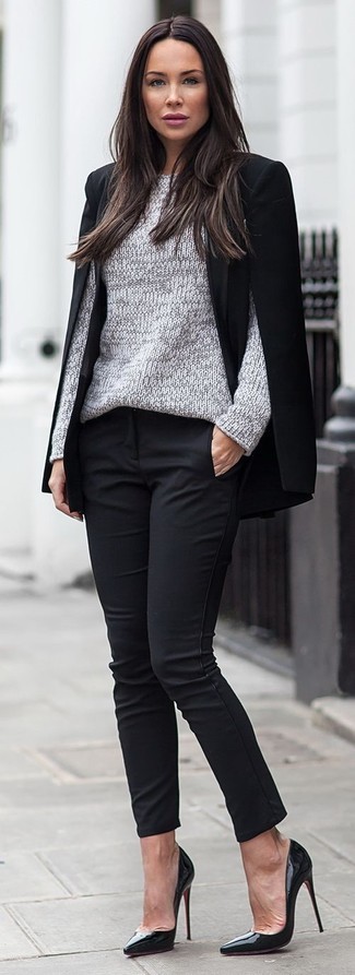 Black Skinny Pants with Cape Coat Outfits: 