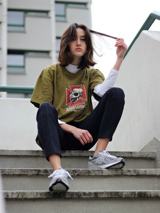 Crew-neck T-shirt with Skinny Pants Outfits: 