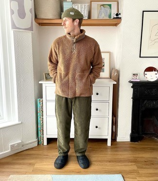 Beige Fleece Mock-Neck Sweater Outfits: 