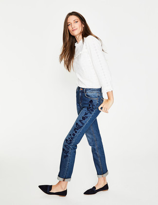 Navy Embroidered Jeans Outfits For Women: 