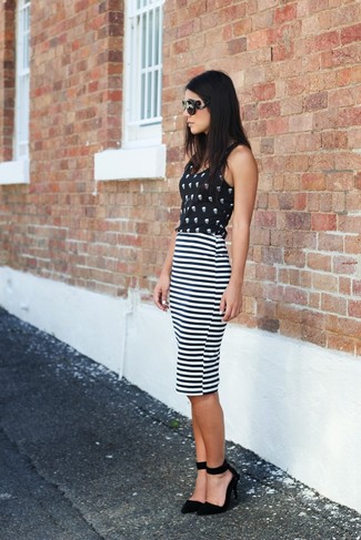 Black Print Sleeveless Top Outfits: 