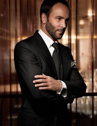 Black and White Horizontal Striped Pocket Square Outfits: Opt for a black suit and a black and white horizontal striped pocket square to create an everyday ensemble that's full of style and character.