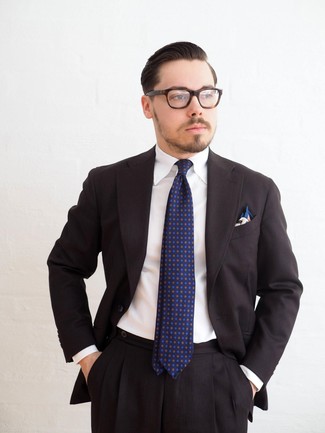 White and Blue Print Pocket Square Outfits: Effortlessly blurring the line between sharp and laid-back, this combo of a black suit and a white and blue print pocket square is bound to become your favorite.