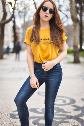 Mustard Print Crew-neck T-shirt Outfits For Women: 
