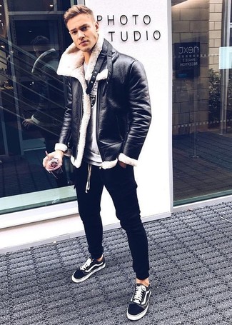 Black Low Top Sneakers Outfits For Men: 