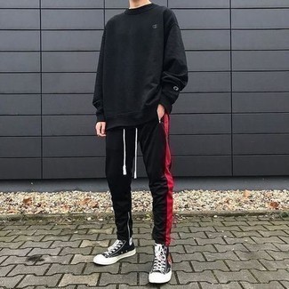 Black Sweatshirt with Black and White Sweatpants Outfits For Men