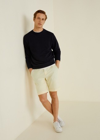 Yellow Shorts Outfits For Men: A black sweatshirt and yellow shorts? This is an easy-to-achieve look that you could work on a day-to-day basis. Opt for a pair of white leather low top sneakers and the whole getup will come together.