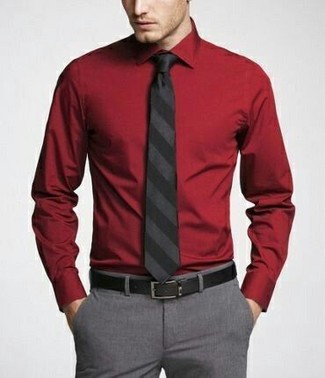 Black Vertical Striped Tie Outfits For Men: 