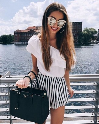 White and Black Vertical Striped Shorts Outfits For Women: 