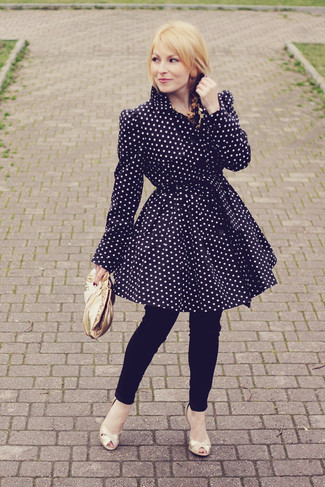 Gold Satin Pumps Outfits: If you're in search of a relaxed yet totaly stylish ensemble, wear a black polka dot trenchcoat with navy skinny jeans. Gold satin pumps are guaranteed to give an added dose of style to your ensemble.