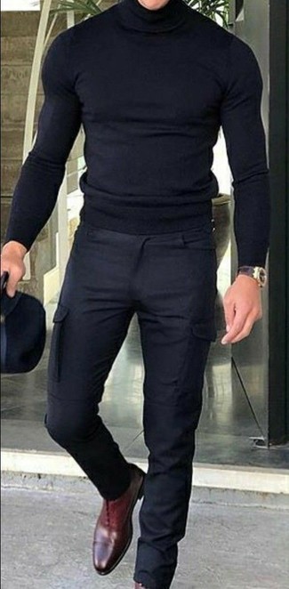 Black Cargo Pants Outfits: If you're looking to take your casual style to a new height, try teaming a black turtleneck with black cargo pants. Add dark brown leather oxford shoes to this outfit to avoid looking too casual.