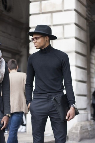 Black Leather Zip Pouch Outfits For Men: A black turtleneck and a black leather zip pouch are an off-duty pairing that every fashionable gent should have in his casual wardrobe.
