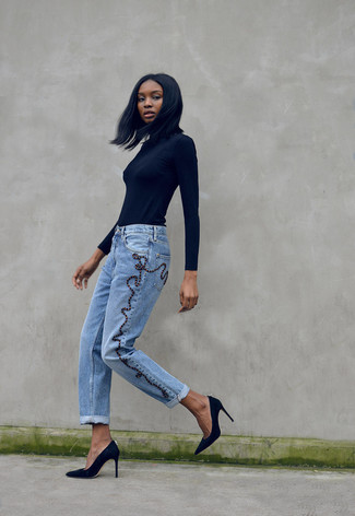 Light Blue Embroidered Jeans Outfits For Women: A black turtleneck and light blue embroidered jeans are a good outfit formula to have in your sartorial arsenal. A trendy pair of black suede pumps is the simplest way to power up your getup.
