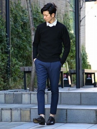 Black V-neck Sweater Outfits For Men: Effortlessly blurring the line between cool and laid-back, this combo of a black v-neck sweater and navy chinos will easily become your go-to. Feeling inventive? Spice up this ensemble with black leather derby shoes.